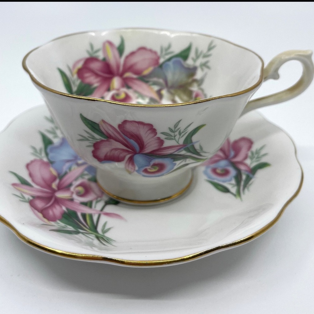 Royal Albert Avon shape Daffodil pattern teacup